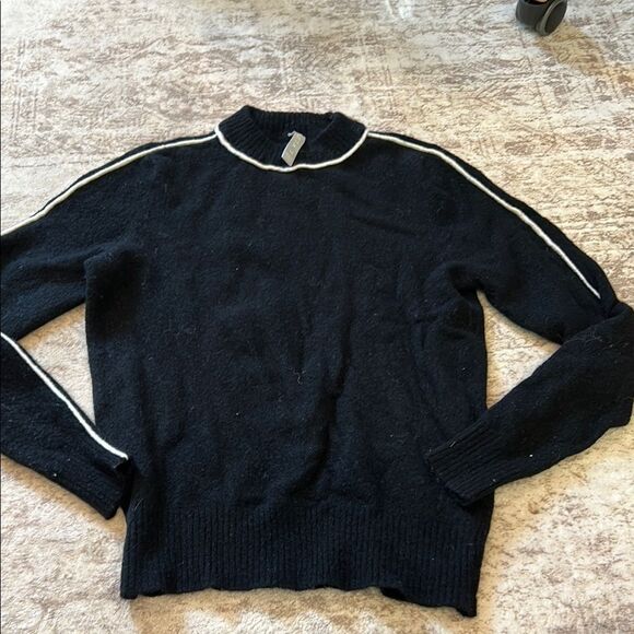 Athleta Transit Crew Sweater Black SIZE XS Extra Fine Merino Wool Crew Neck - Picture 3 of 7